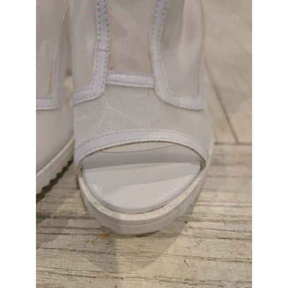 Karl Lagerfeld Paris Women's White Blaze Peep-Toe Booties Size 6.5M - Picture 2 of 10